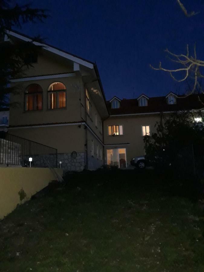 Villa Immersa Nel Verde LʼAquila Exteriör bild